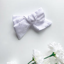 Charger l'image dans la galerie, Bouclette blanche style dentelle