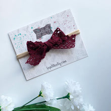 Charger l'image dans la galerie, Dentelle rouge Victorienne
