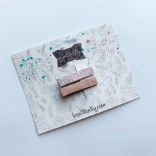 Charger l'image dans la galerie, Pincette fleuris &amp; suède rose
